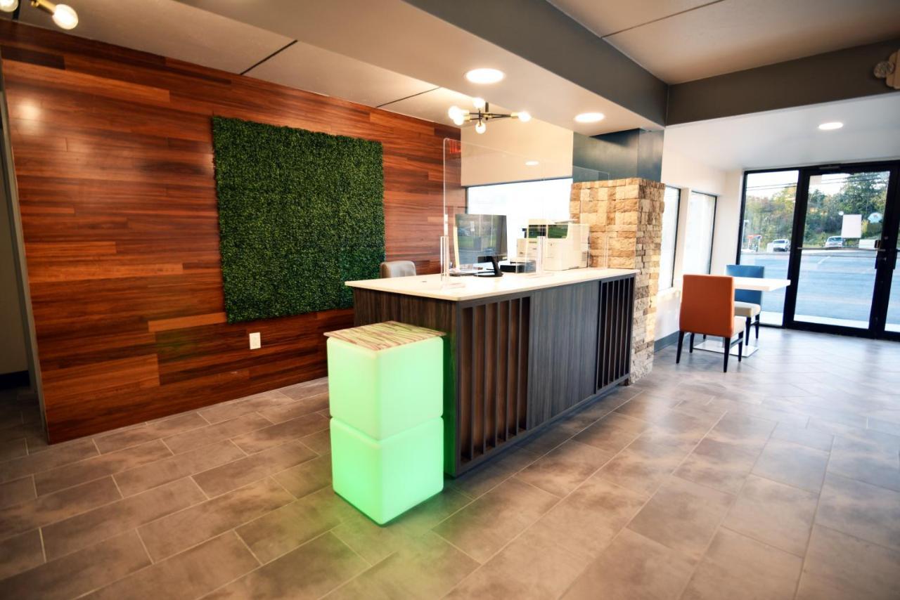 Baymont By Wyndham Pine Grove I-81 Hotell Exteriör bild