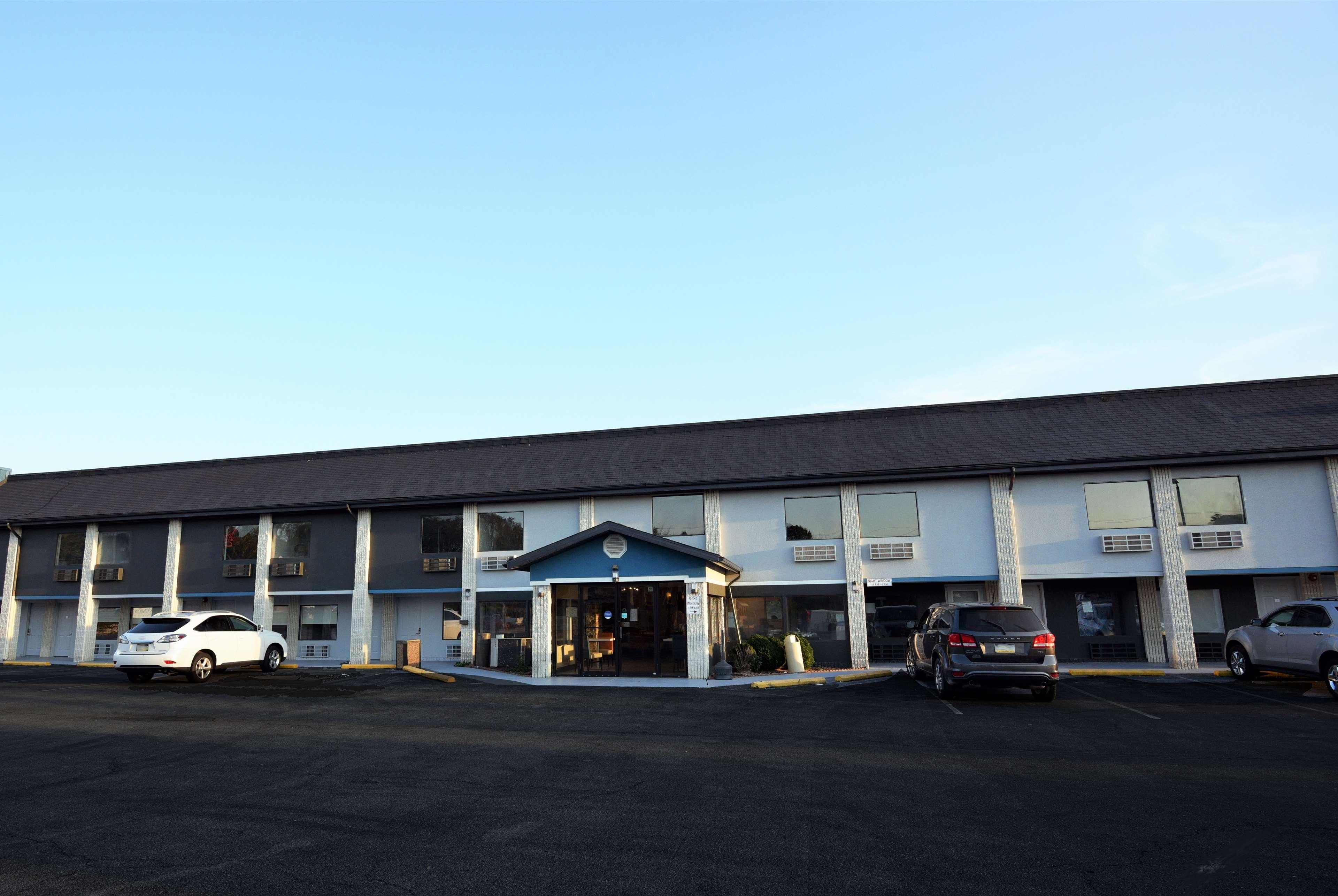 Baymont By Wyndham Pine Grove I-81 Hotell Exteriör bild