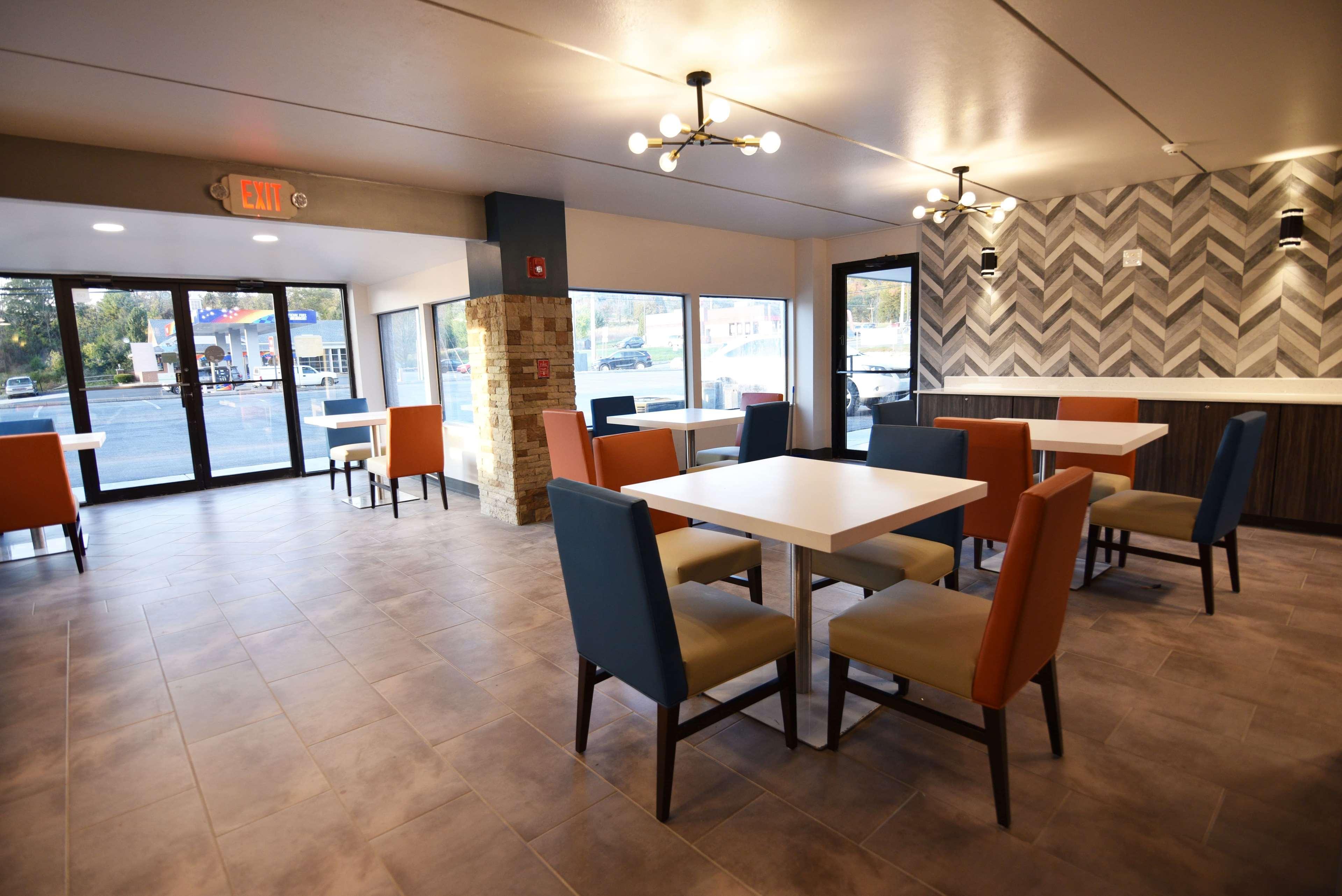 Baymont By Wyndham Pine Grove I-81 Hotell Exteriör bild