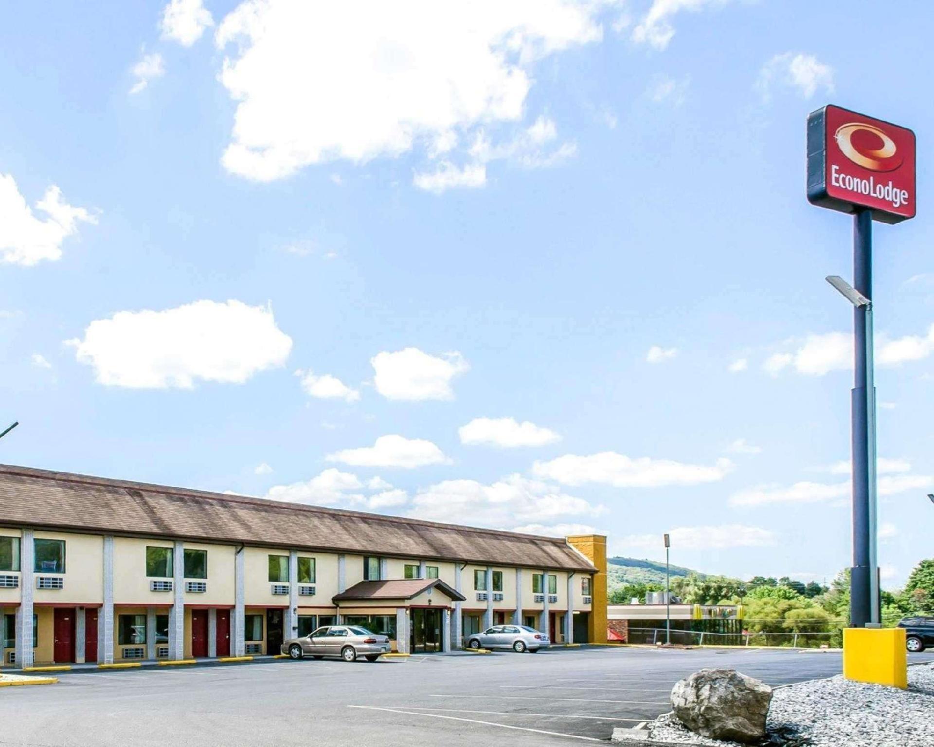 Baymont By Wyndham Pine Grove I-81 Hotell Exteriör bild